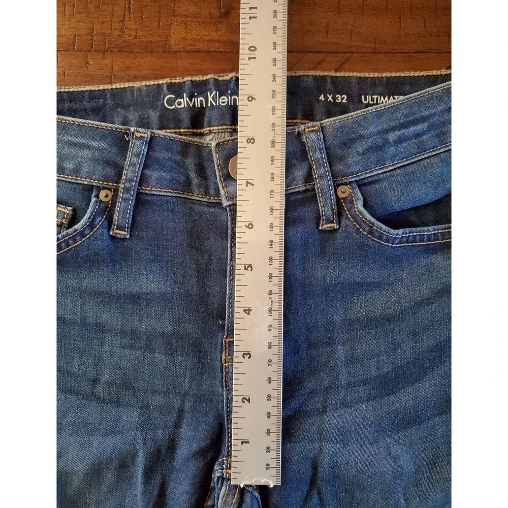 Calvin Klein Women's Ultimate Skinny Stretch Straight Leg Jeans - Size 4 x 32